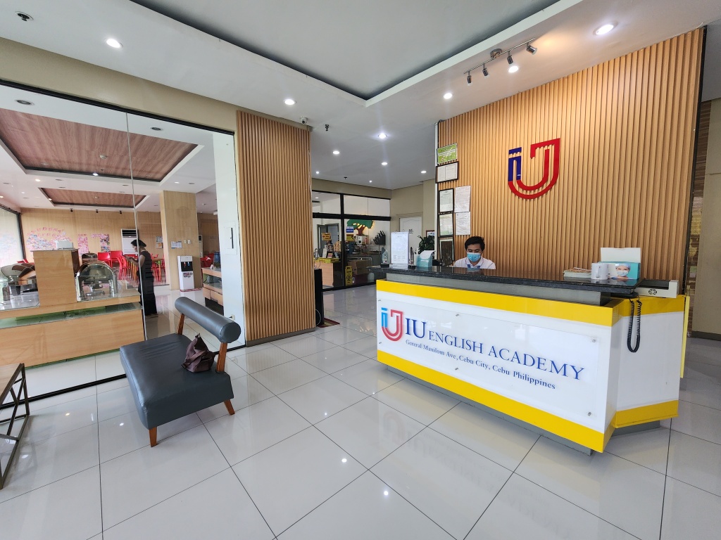 Iu Academy cebu معهد سيبو